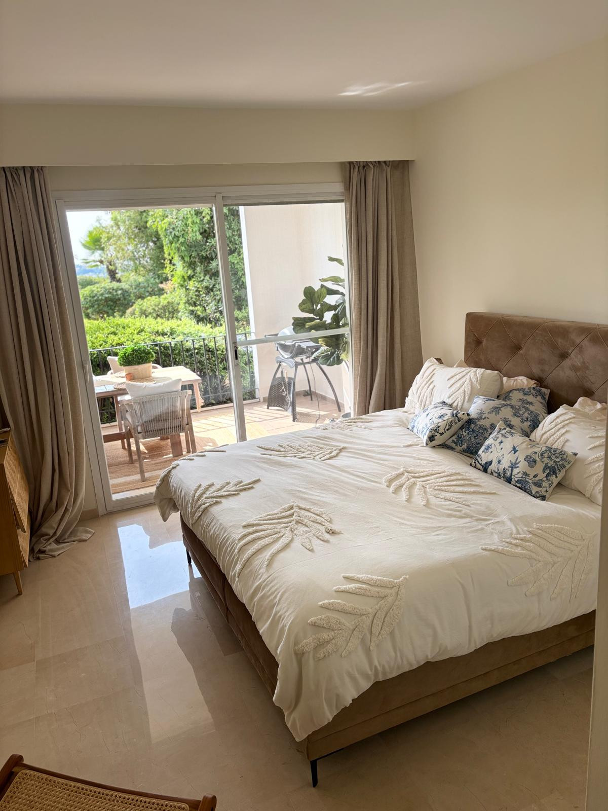 Piso de 2 Dormitorios y 2 Baños en venta en La Quinta, Benahavís