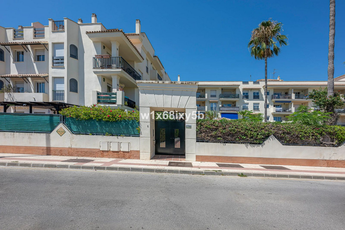 Piso de 2 Dormitorios y 2 Baños en venta en Nueva Andalucía, Marbella