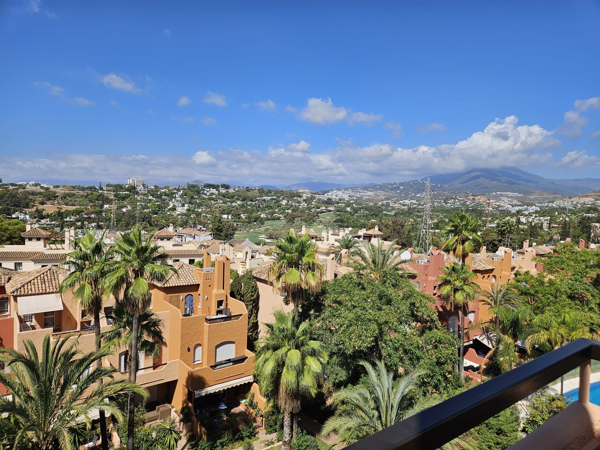 Casa Adosada de 3 Dormitorios y 4 Baños en venta en Puerto Banús, Marbella
