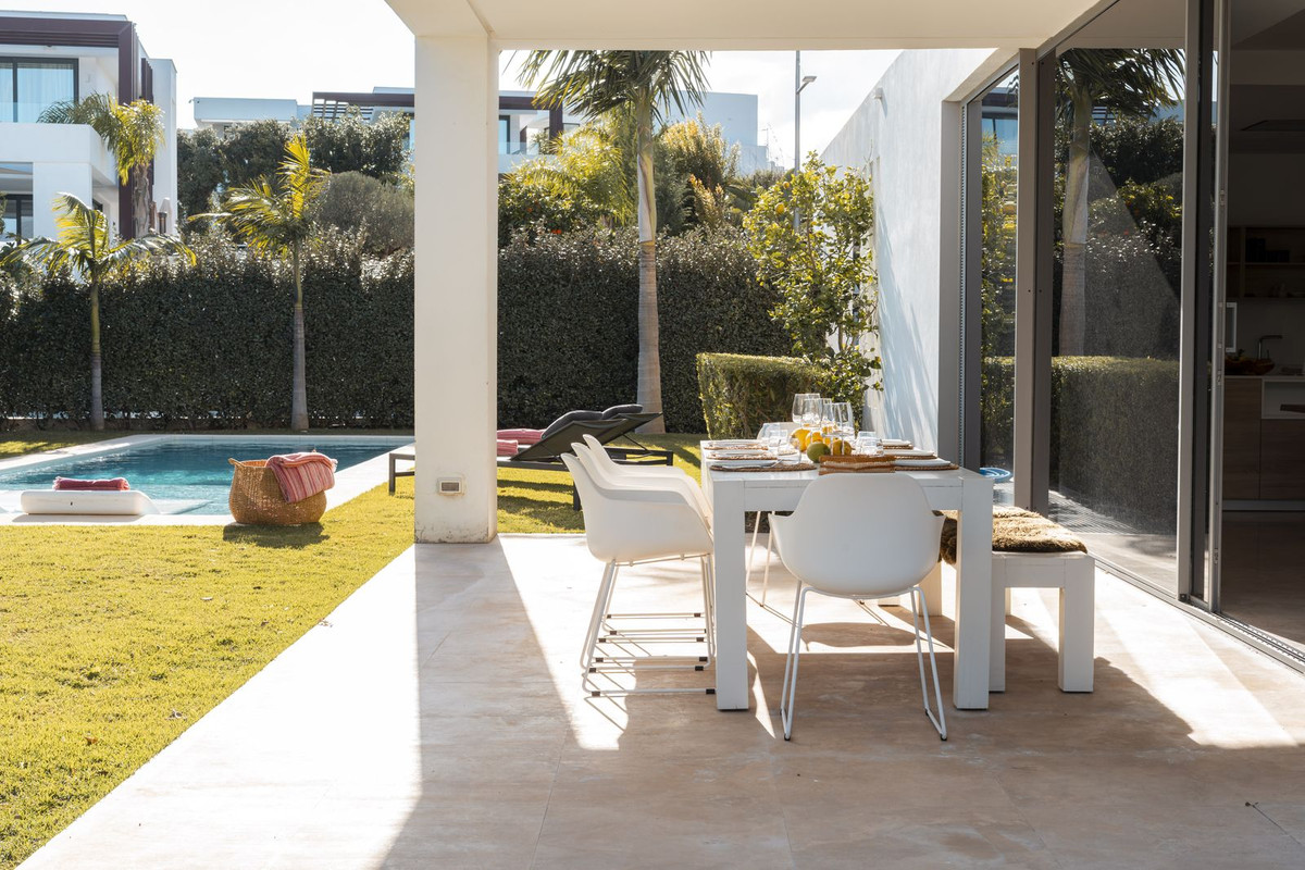 Casa de 3 Dormitorios y 3 Baños en venta en Cancelada, Estepona