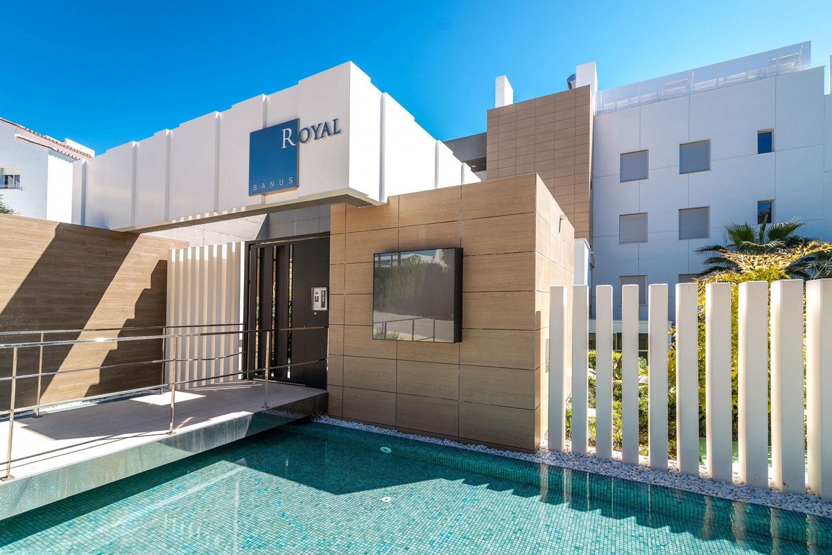 Piso de 3 Dormitorios y 2 Baños en venta en Puerto Banús, Marbella