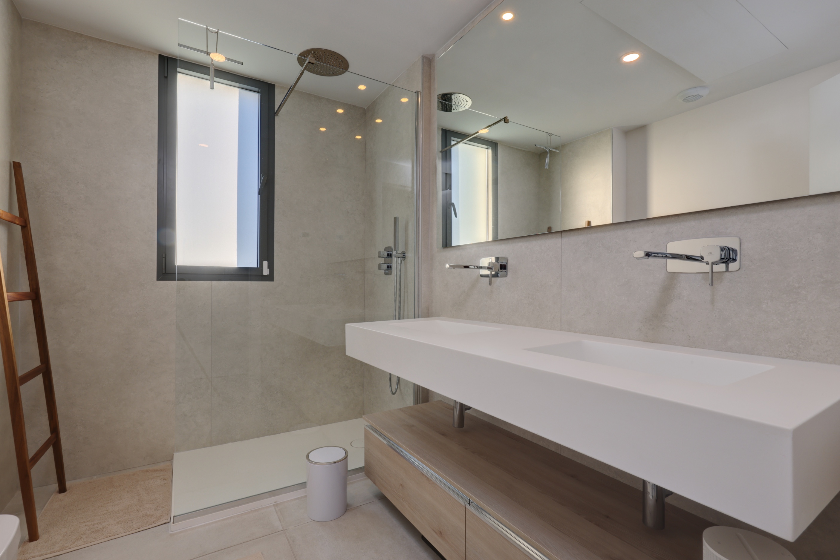 Piso de 2 Dormitorios y 2 Baños en venta en Artola, Marbella