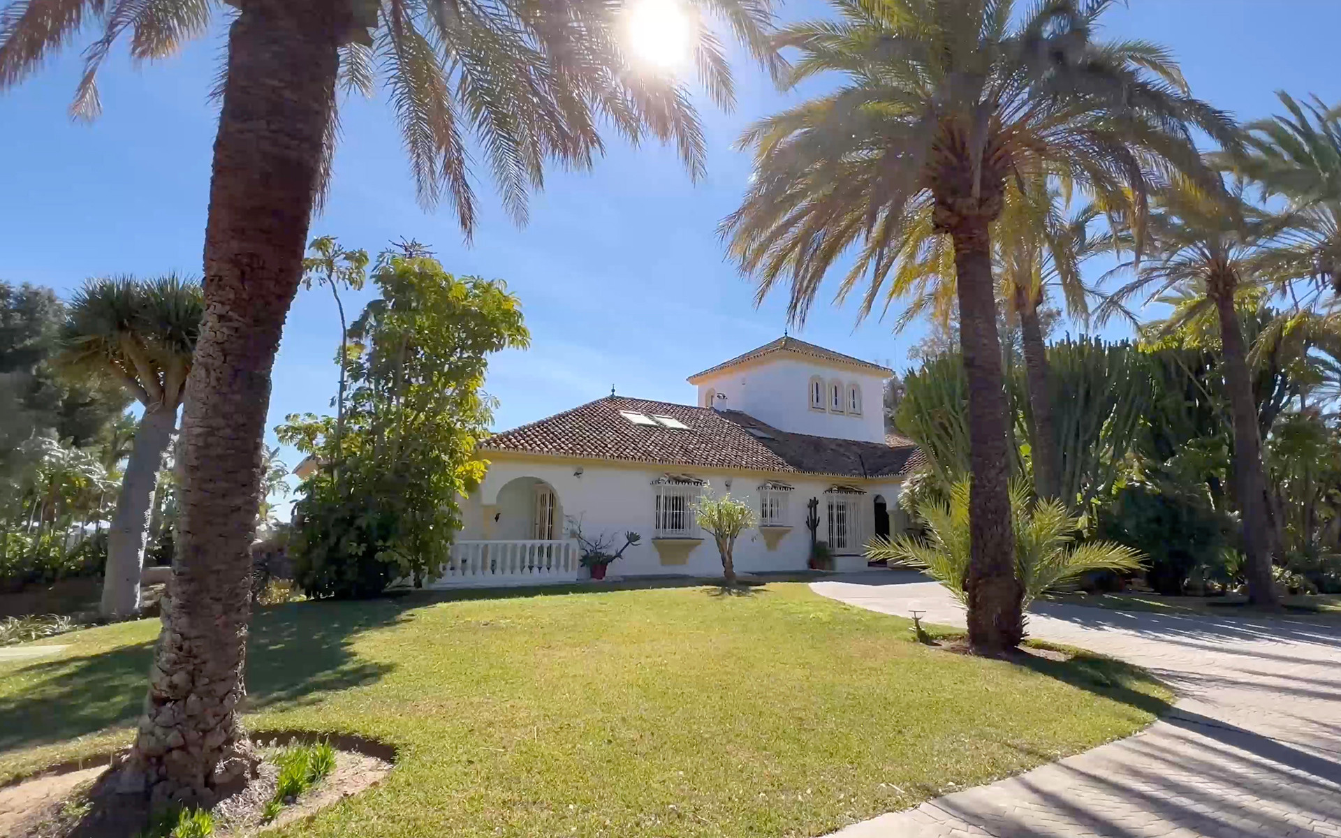 Casa de 6 Dormitorios y 7 Baños en venta en Cerros del Aguila, Mijas