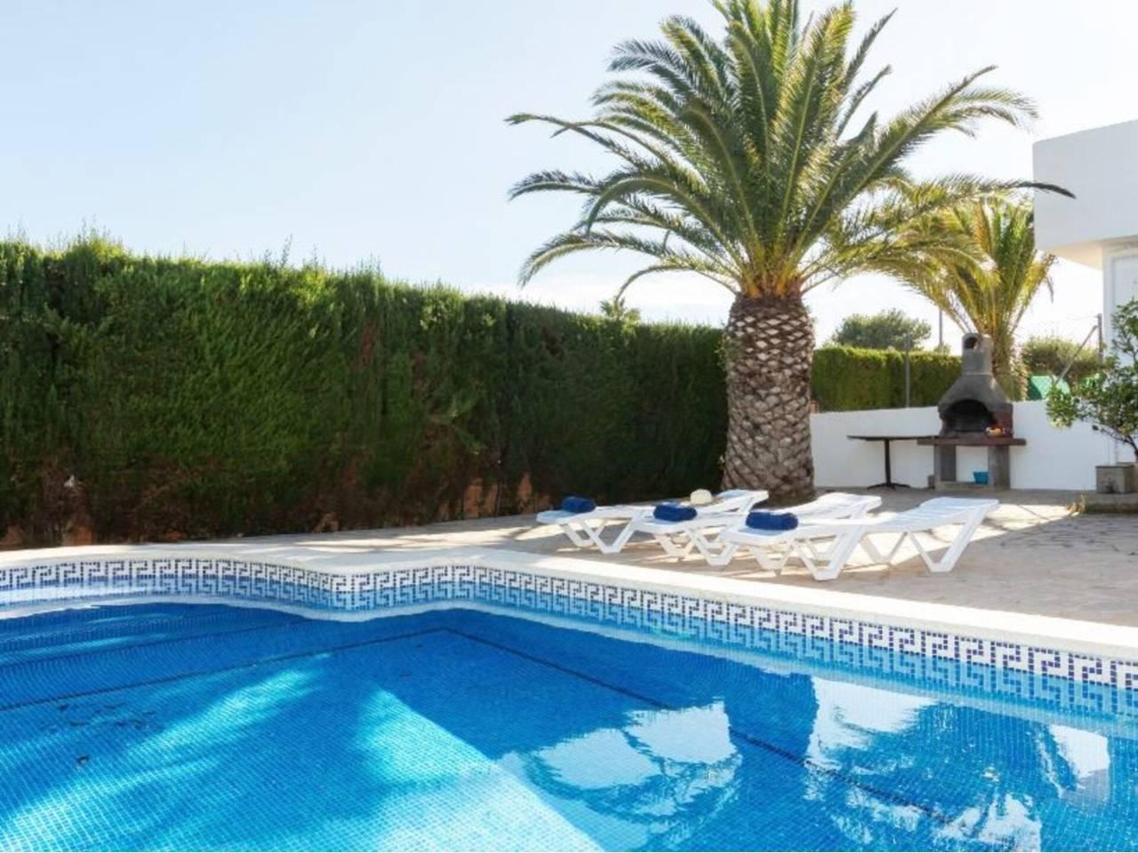 Casa Adosada de 5 Dormitorios en venta en L'Ametlla de Mar