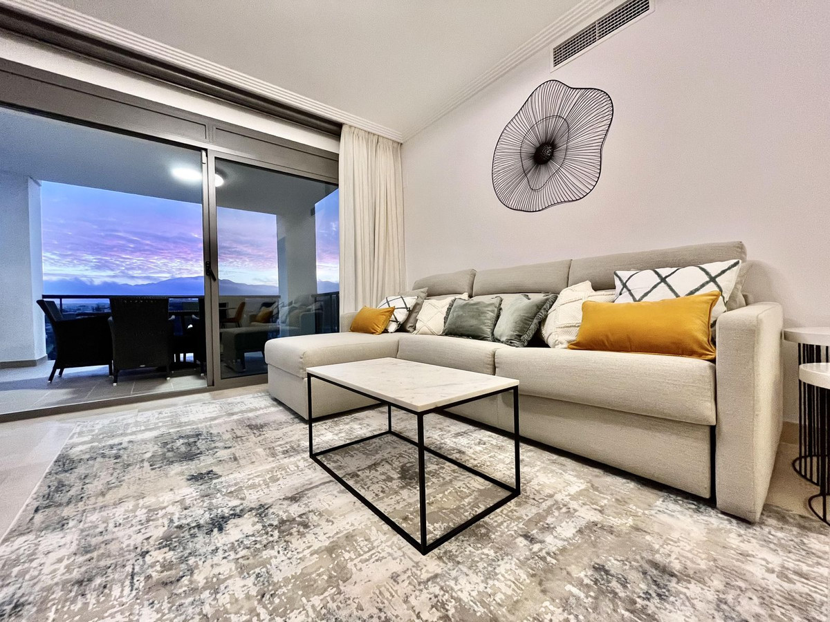 Piso de 2 Dormitorios y 2 Baños en venta en Los Flamingos, Benahavís
