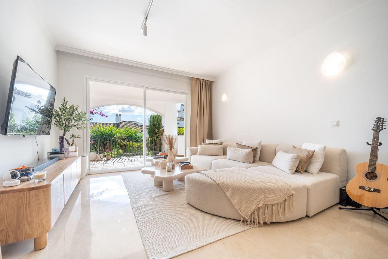 Piso de 2 Dormitorios y 2 Baños en venta en La Quinta, Benahavís