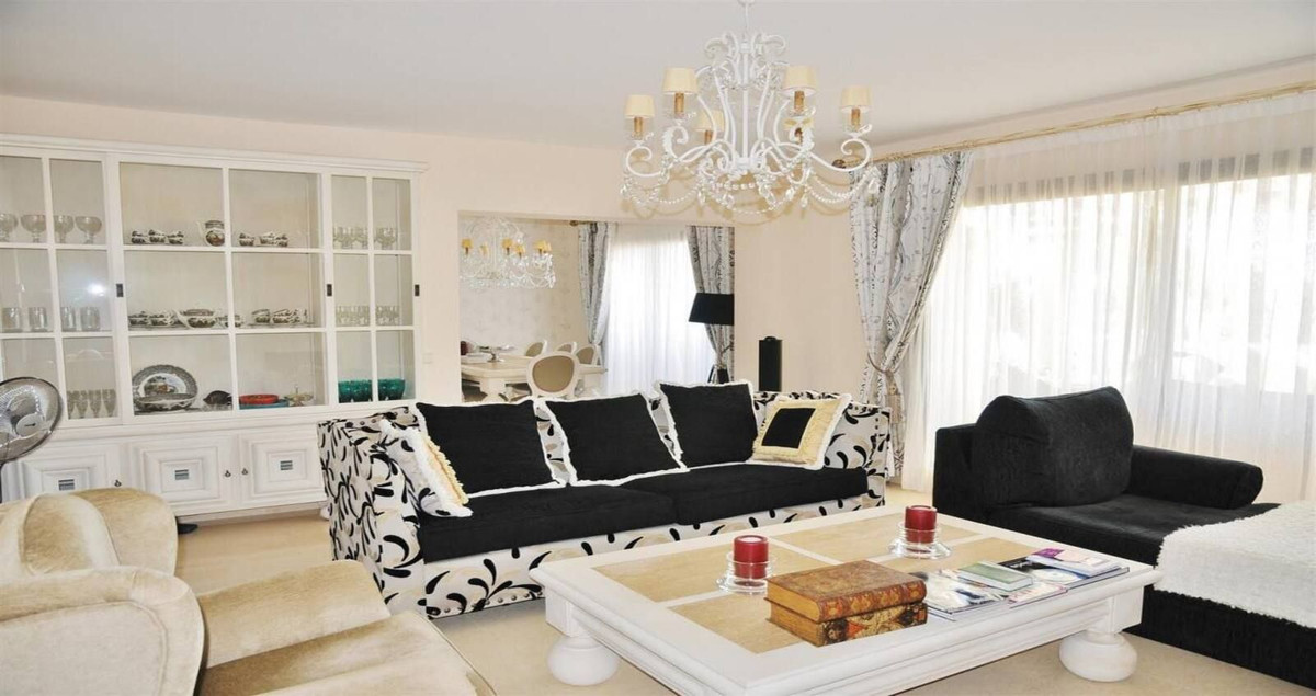 Ático de 4 Dormitorios en venta en Benahavís