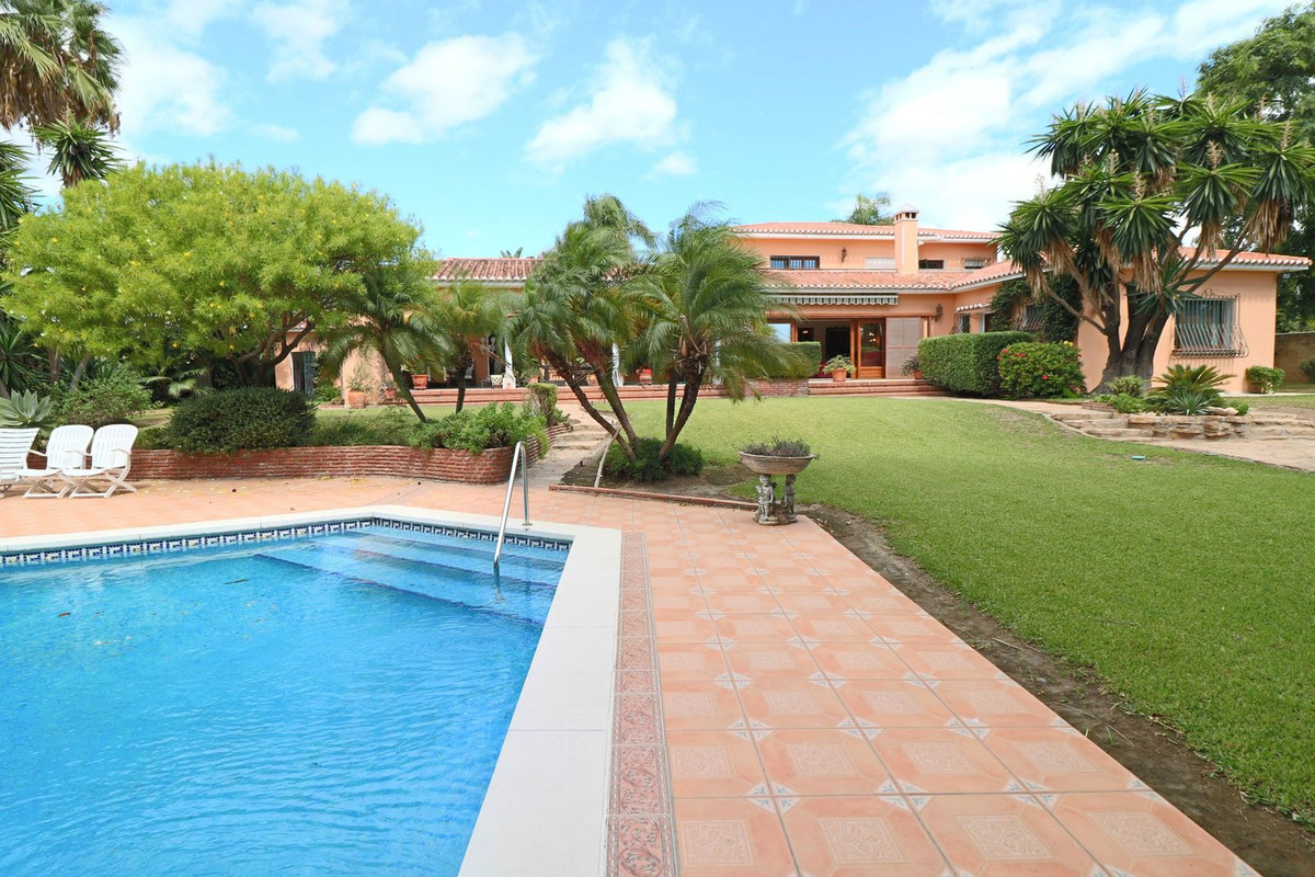 El Paraiso, Estepona