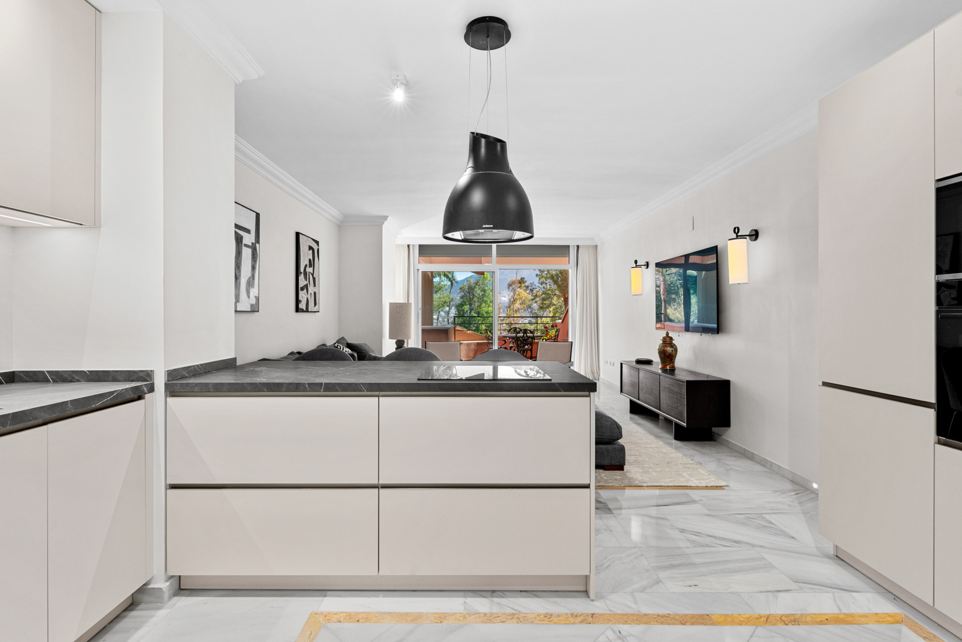 Piso de 3 Dormitorios y 3 Baños en venta en Nueva Andalucía, Marbella