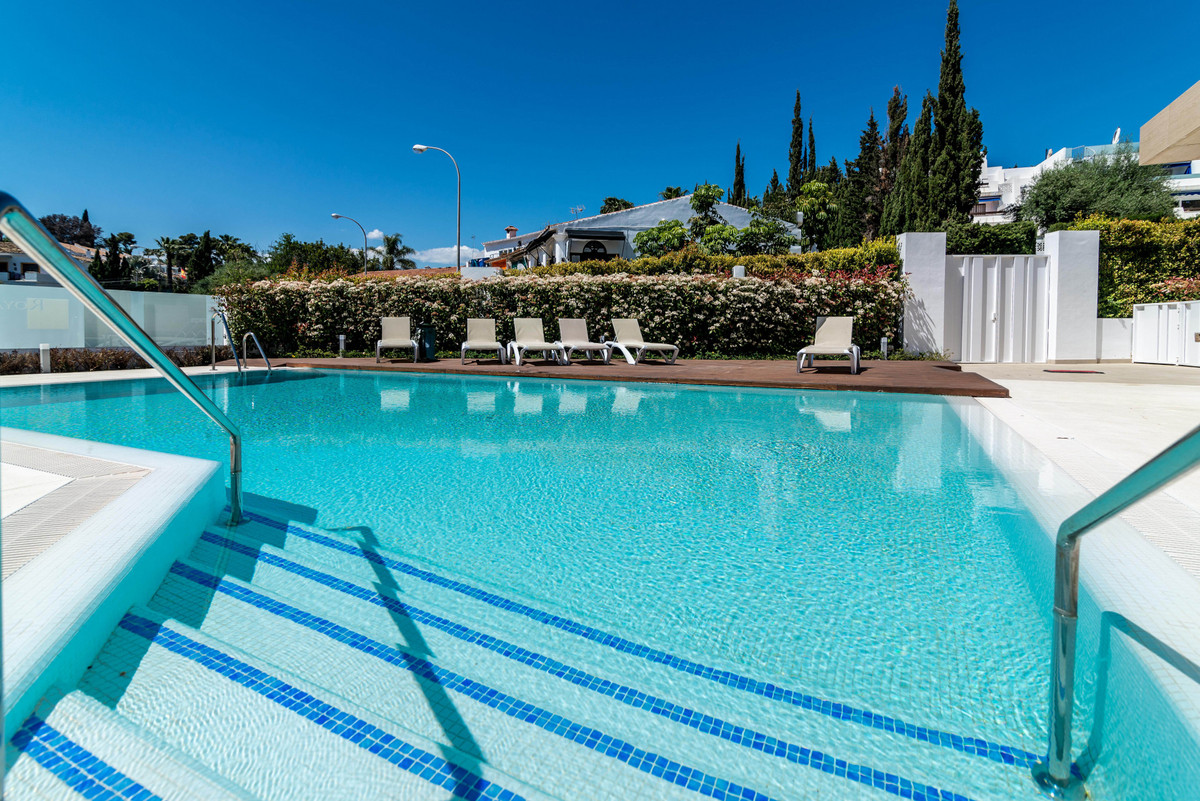 Piso de 3 Dormitorios y 2 Baños en venta en Puerto Banús, Marbella