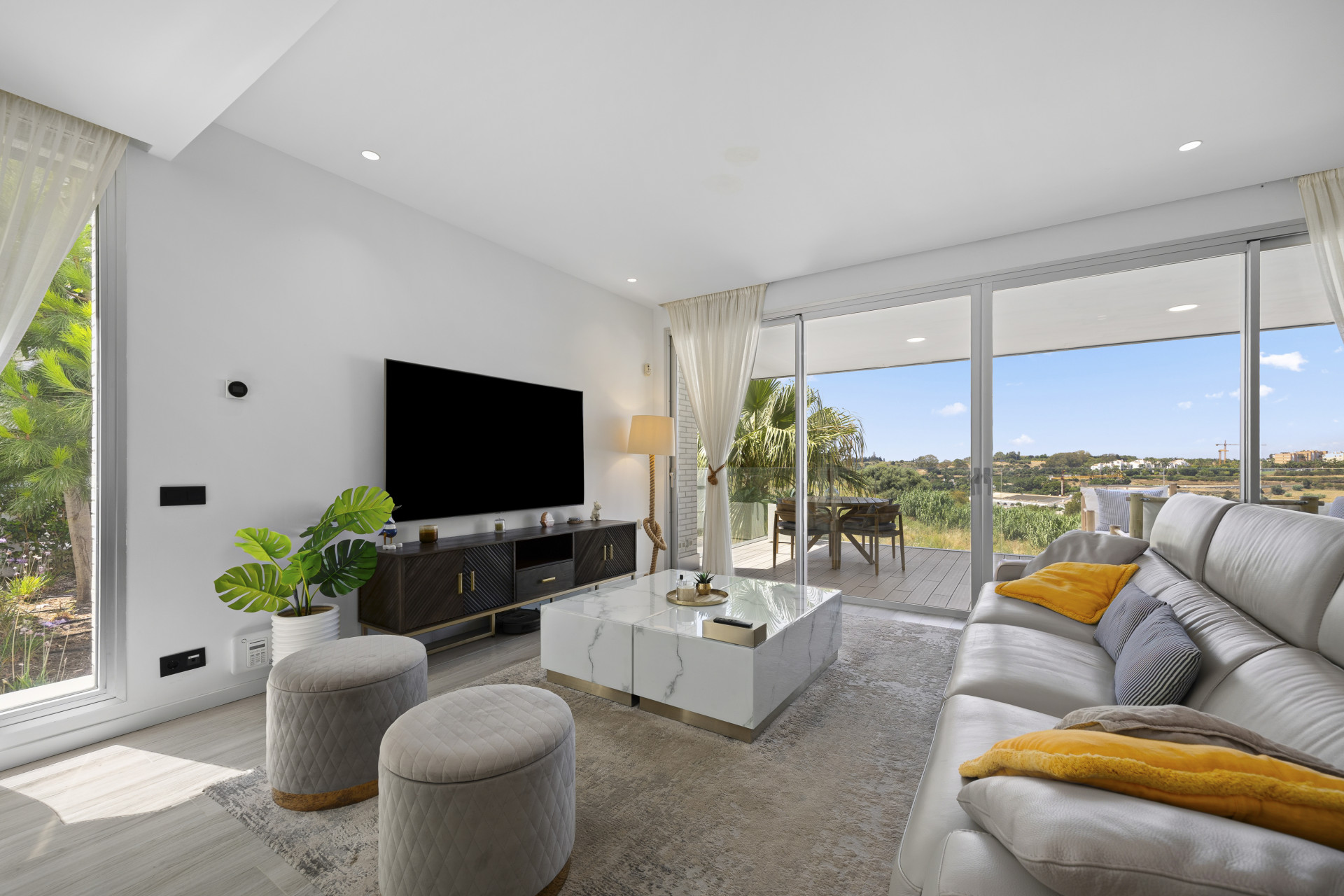Casa Adosada de 3 Dormitorios y 3 Baños en venta en Estepona