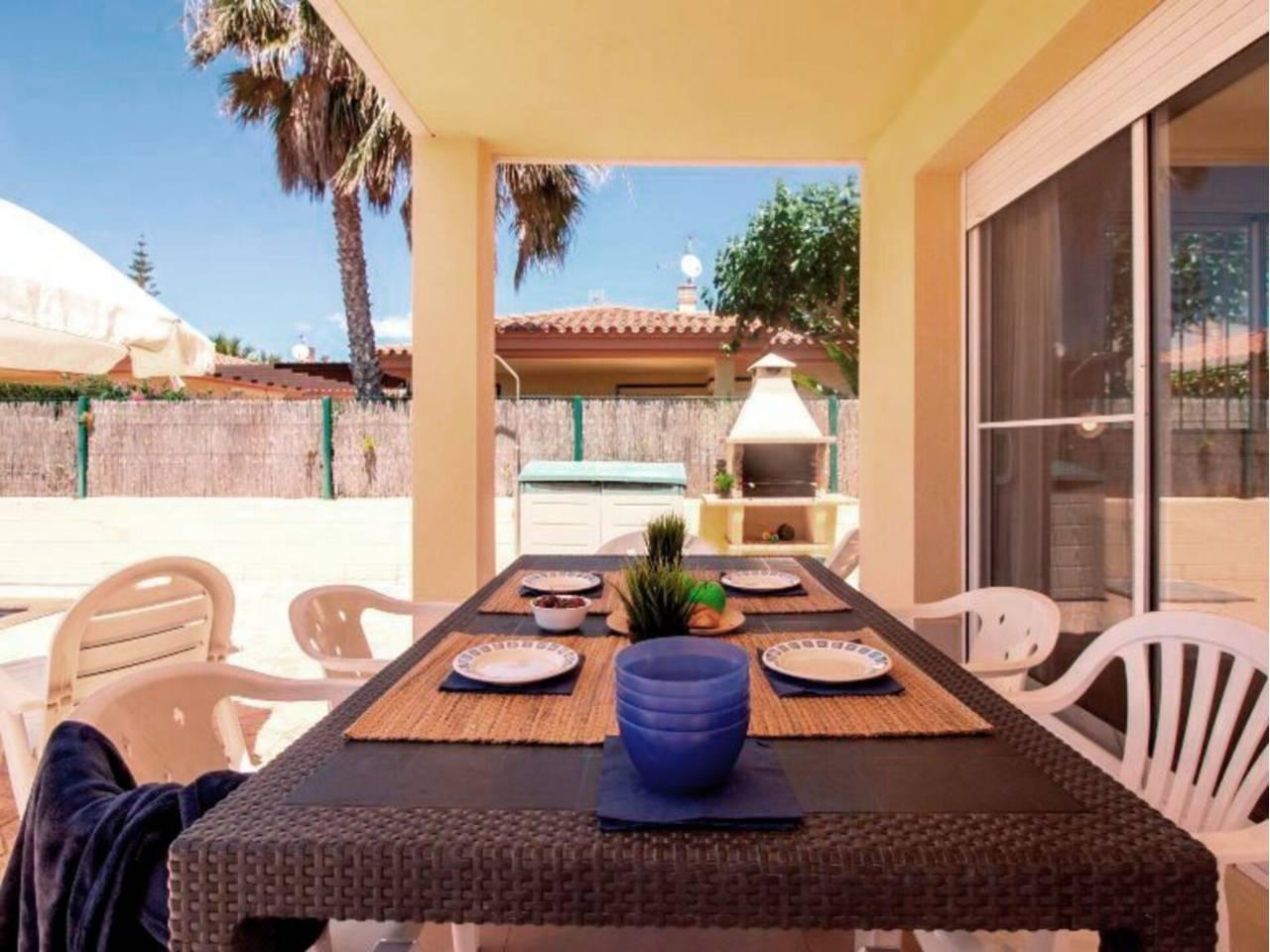Casa Adosada de 3 Dormitorios en venta en Deltebre