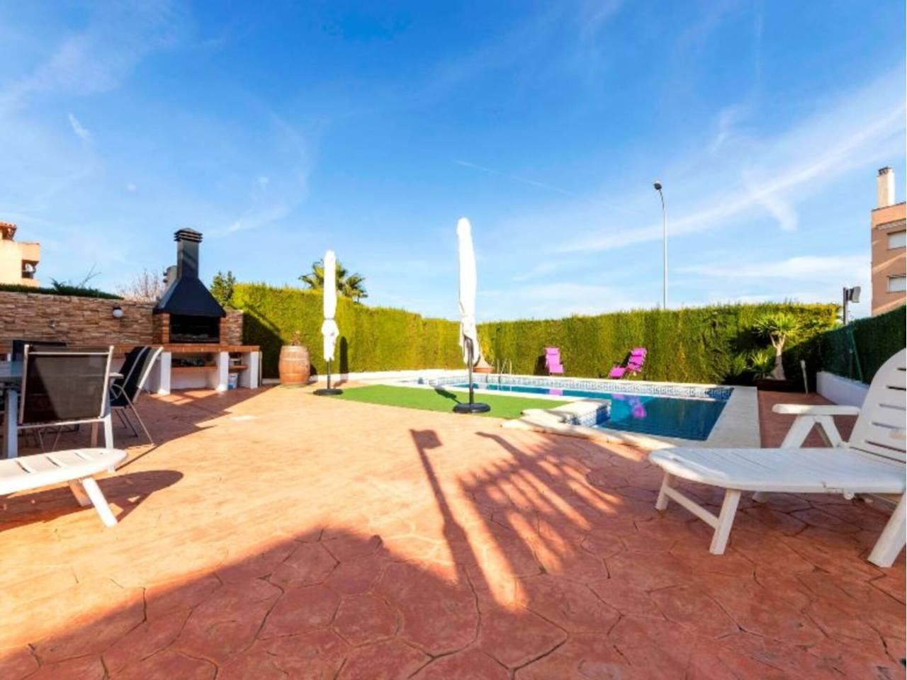 Casa Adosada de 4 Dormitorios y 2 Baños en venta en Torredembarra