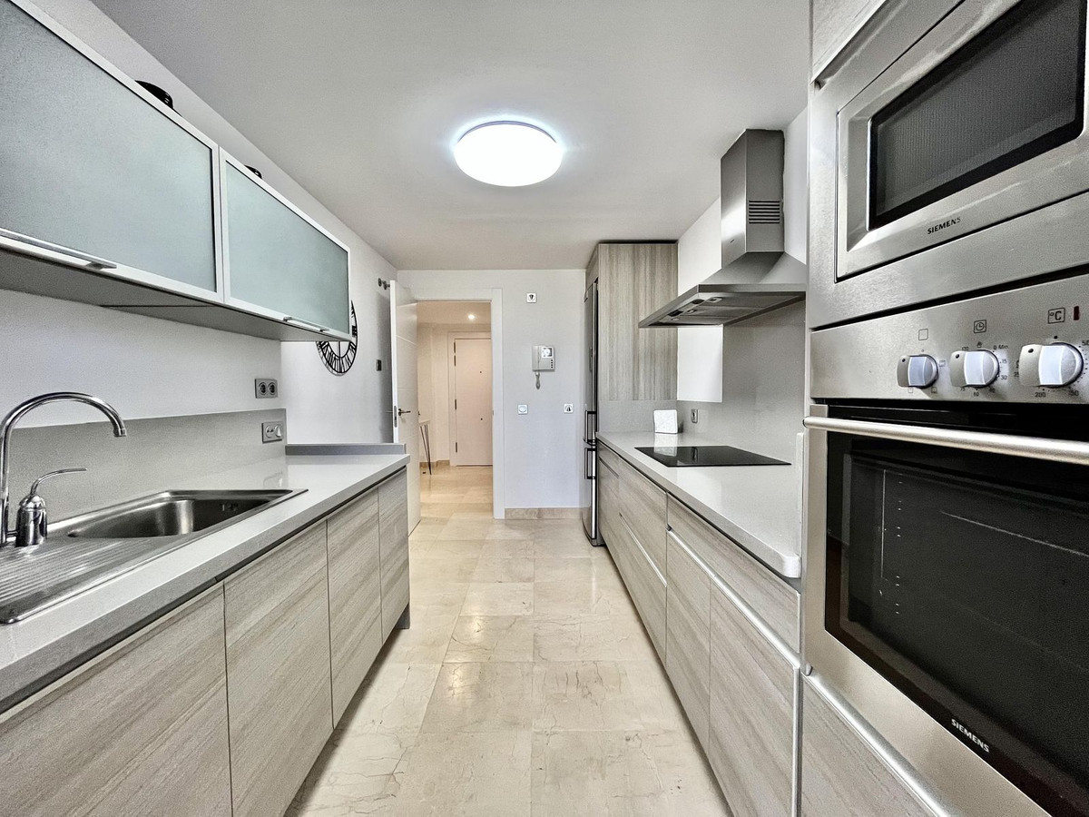 Piso de 2 Dormitorios y 2 Baños en venta en Los Flamingos, Benahavís