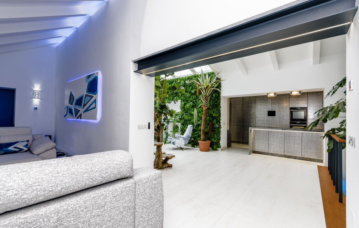 Casa Adosada de 4 Dormitorios y 3 Baños en venta en Estepona