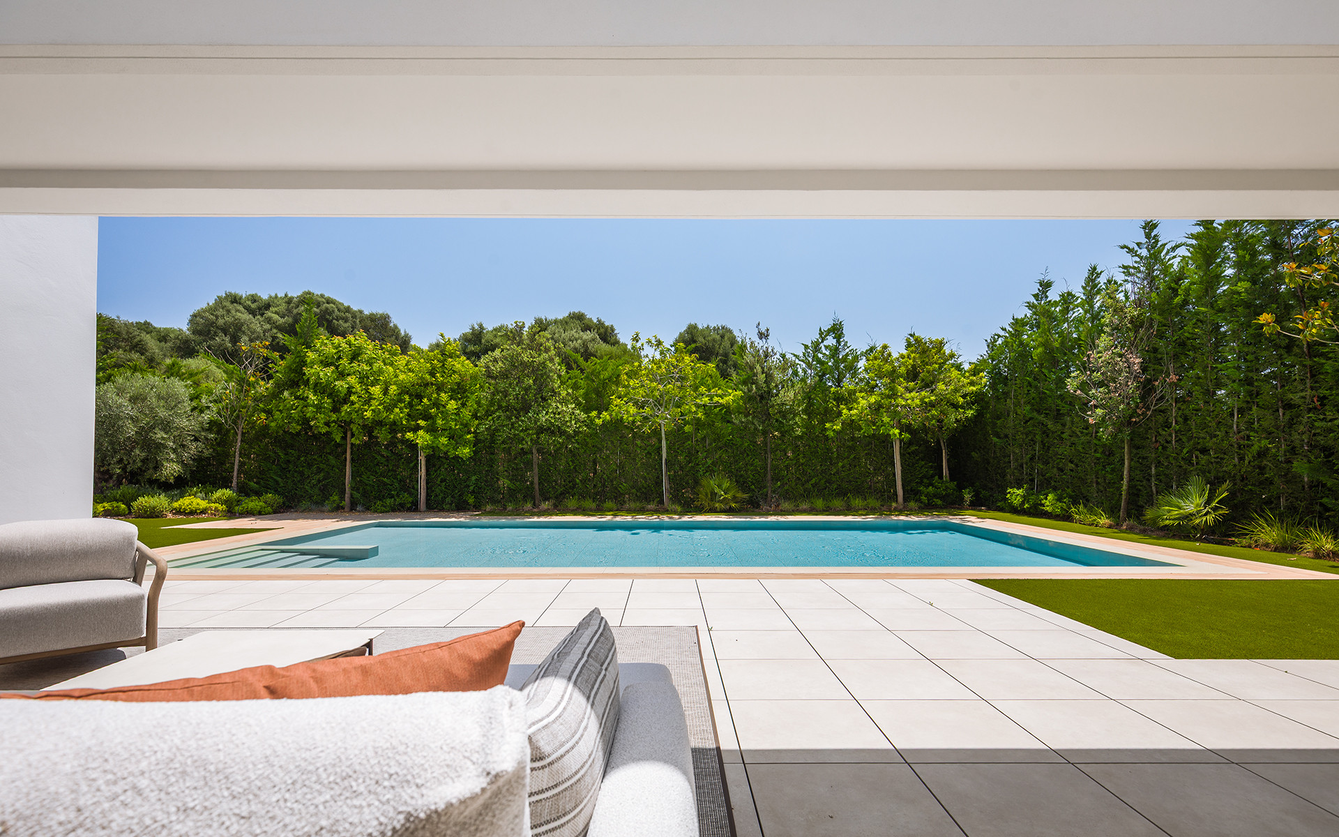 Casa de 5 Dormitorios y 5 Baños en venta en El Paraíso, Estepona
