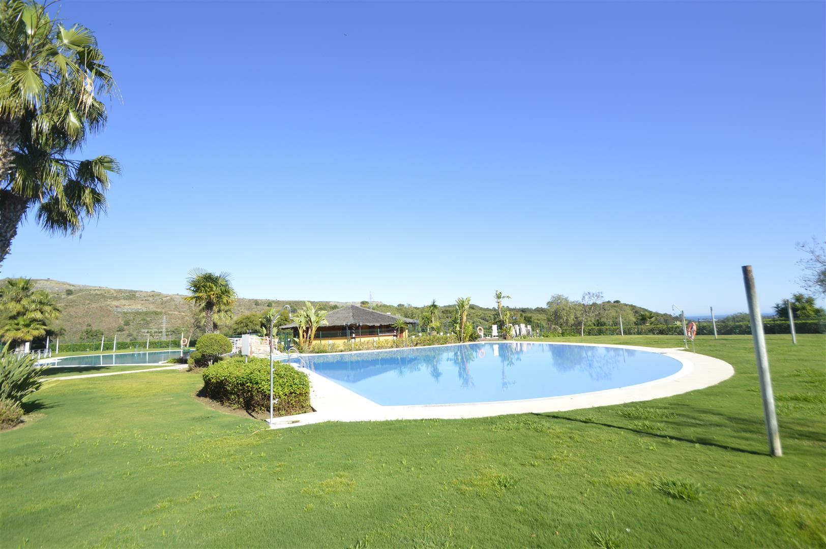 Piso de 1 Dormitorio en venta en La Alqueria, Estepona