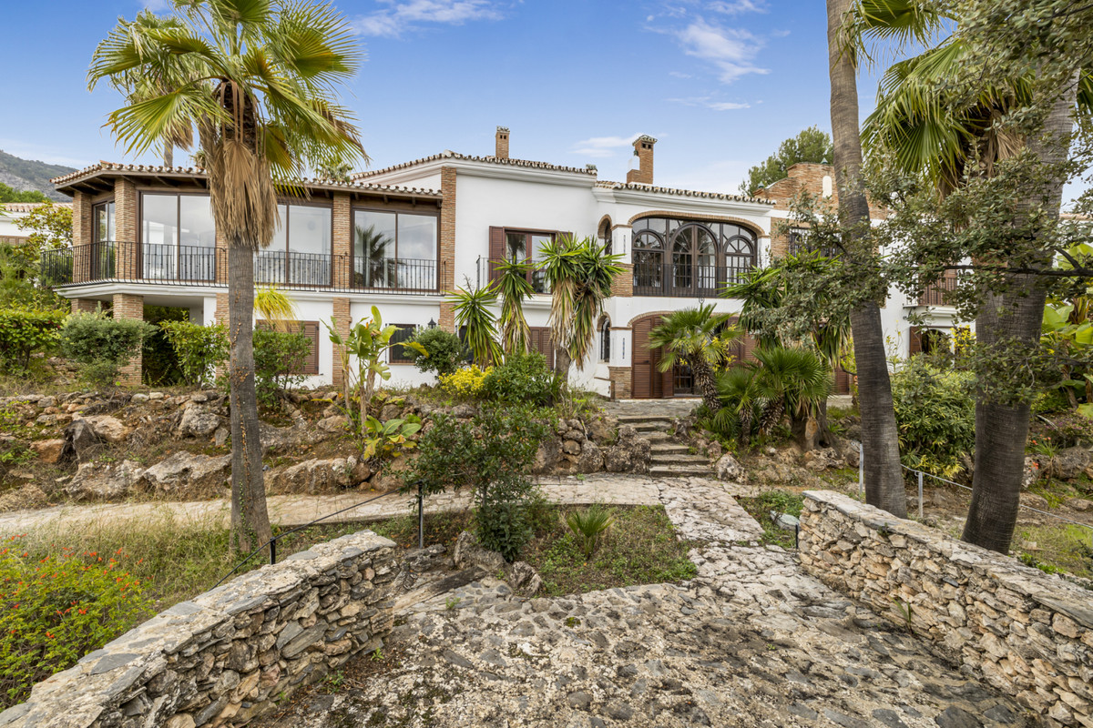 Casa de 13 Dormitorios y 13 Baños en venta en Alhaurin el Grande