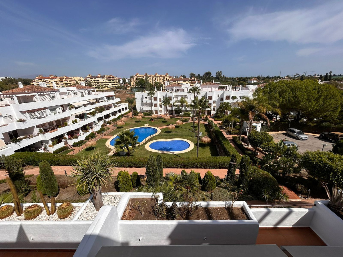 Ático de 2 Dormitorios y 2 Baños en venta en Nueva Milla de Oro, Estepona