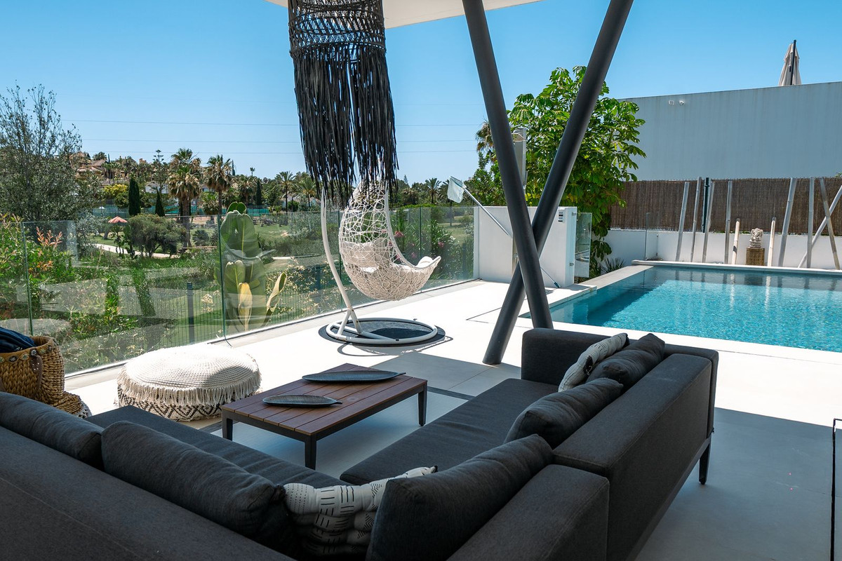 Casa de 4 Dormitorios en alquiler en Atalaya, Estepona