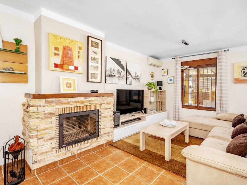 Casa Adosada de 3 Dormitorios y 3 Baños en venta en La Alqueria, Estepona