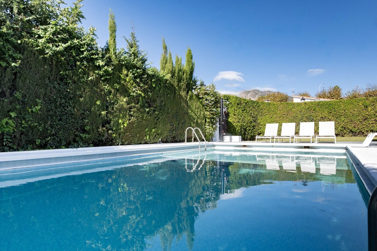 Casa de 6 Dormitorios y 3 Baños en venta en Benalmádena