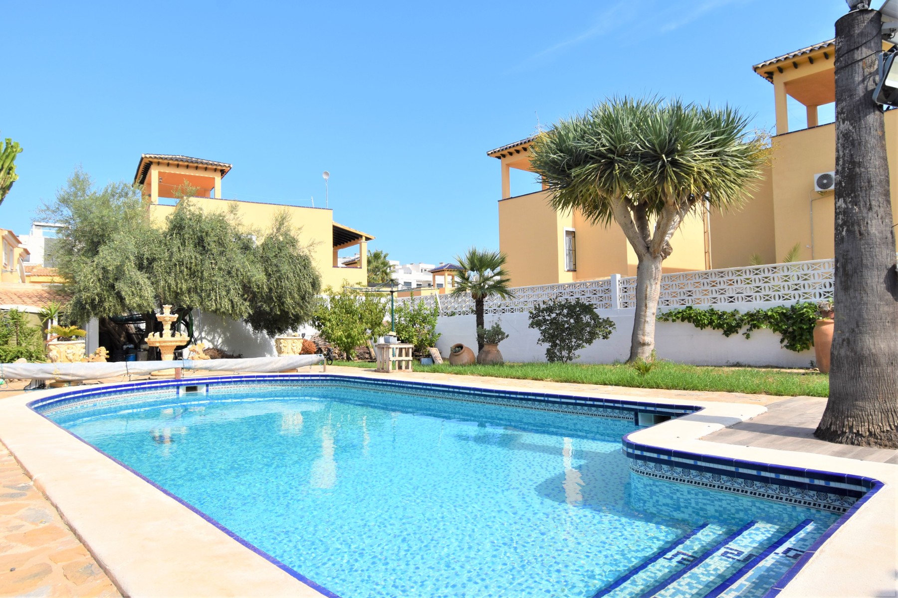 4 Bed, 3 Bath - Villa for Sale in Orihuela Costa