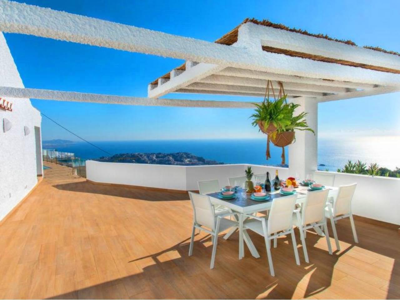 Casa Adosada de 3 Dormitorios en venta en Almuñecar