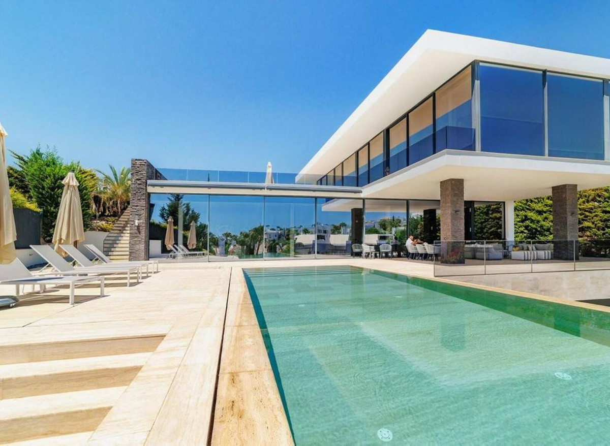 Casa de 6 Dormitorios en venta en Nueva Andalucía, Marbella