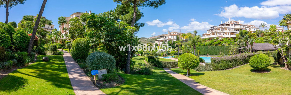Ático de 3 Dormitorios y 4 Baños en venta en Benahavís