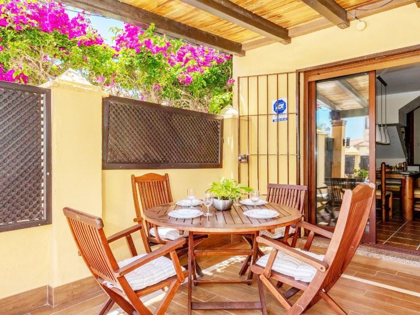 Casa Adosada de 3 Dormitorios y 3 Baños en venta en La Alqueria, Estepona