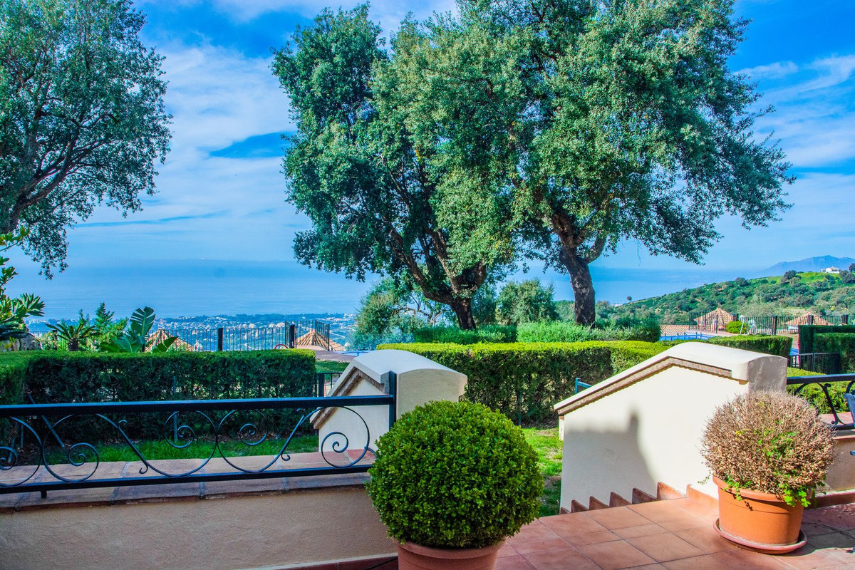 Casa de 5 Dormitorios y 5 Baños en venta en La Mairena, Marbella