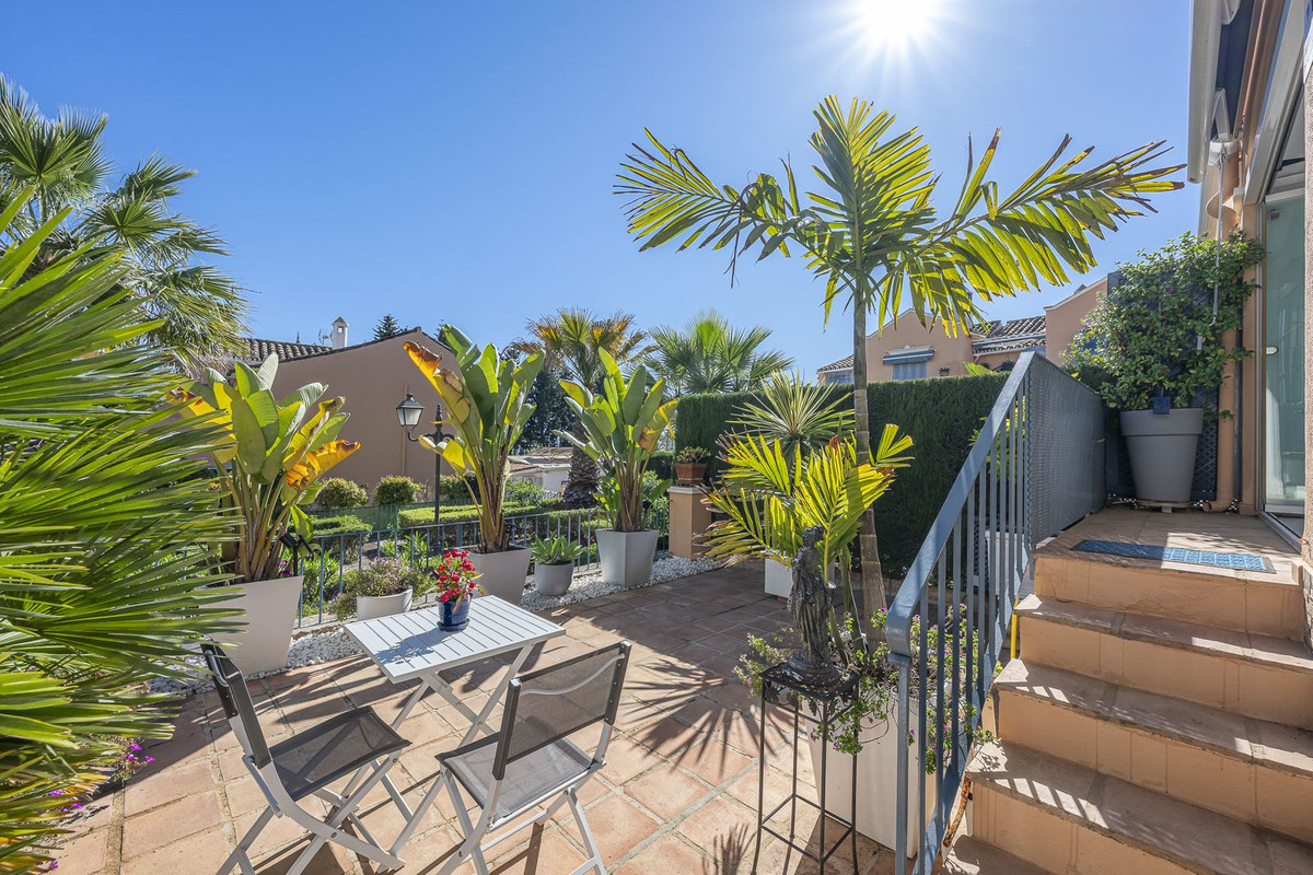 Casa Adosada de 3 Dormitorios y 3 Baños en venta en Marbella
