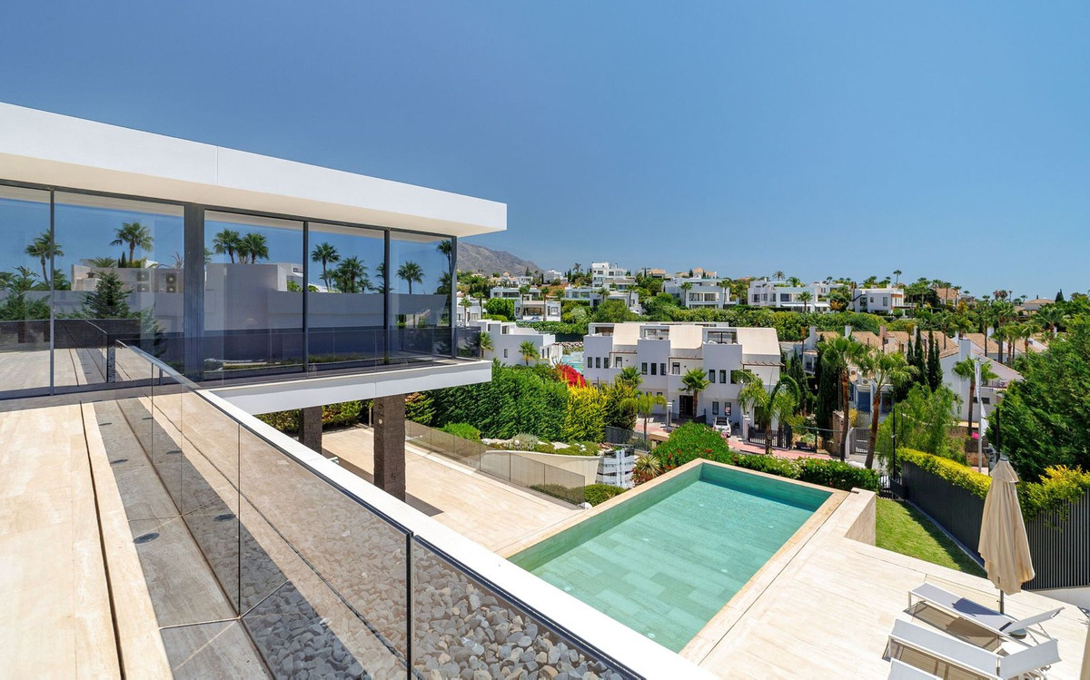 Casa de 6 Dormitorios en venta en Nueva Andalucía, Marbella