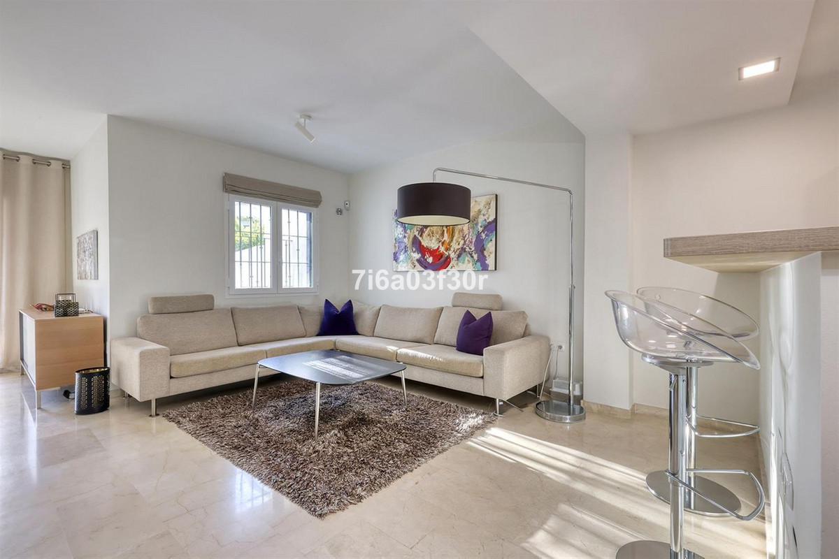 Casa Adosada de 5 Dormitorios y 3 Baños en venta en San Pedro de Alcántara