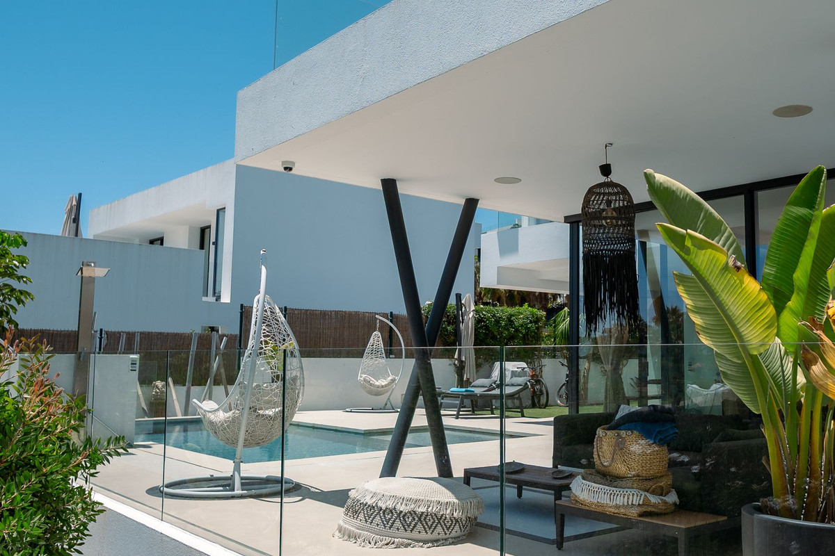 Casa de 4 Dormitorios en alquiler en Atalaya, Estepona