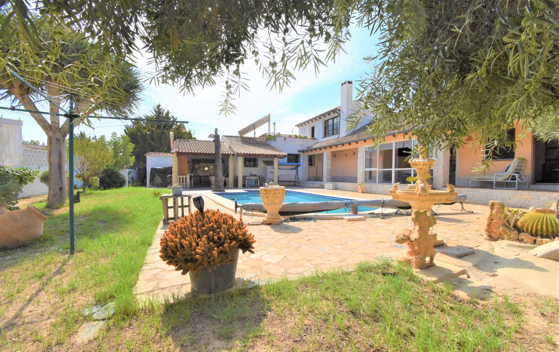 4 Bed, 3 Bath - Villa for Sale in Orihuela Costa