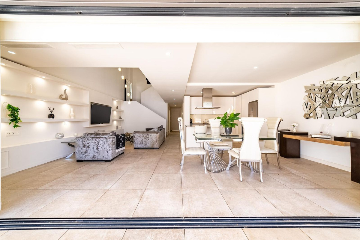 Casa Adosada de 4 Dormitorios en venta en La Cala de Mijas