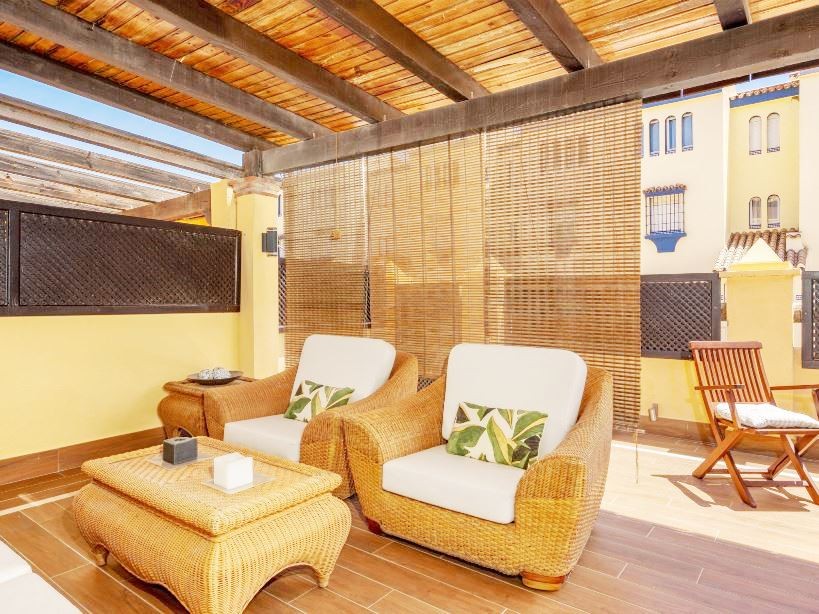 Casa Adosada de 3 Dormitorios y 3 Baños en venta en La Alqueria, Estepona