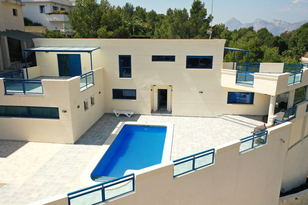 Casa de 5 Dormitorios en venta en Altea