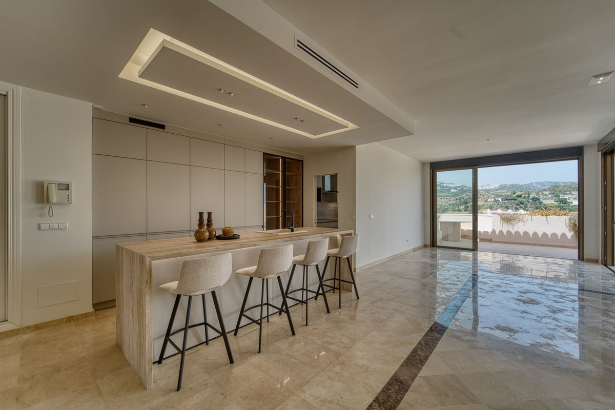 Ático de 4 Dormitorios y 4 Baños en alquiler en Marbella