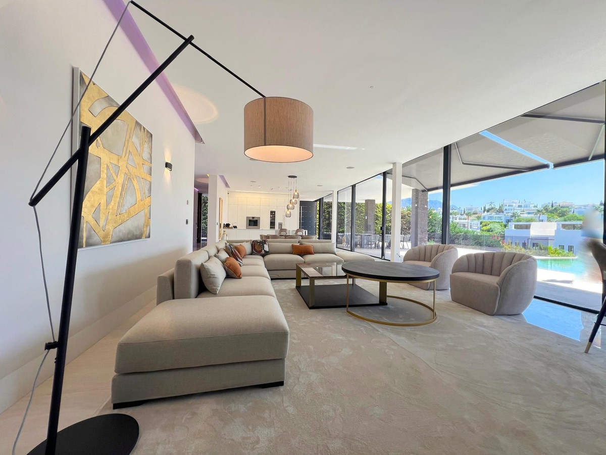 Casa de 6 Dormitorios en venta en Nueva Andalucía, Marbella