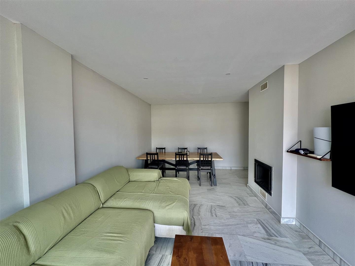 Piso de 1 Dormitorio en venta en La Alqueria, Estepona