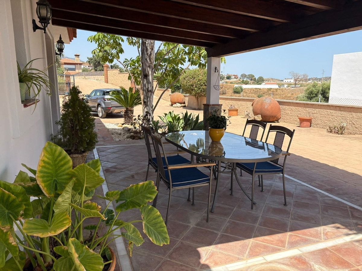 Casa de 5 Dormitorios y 5 Baños en alquiler en La Cala de Mijas