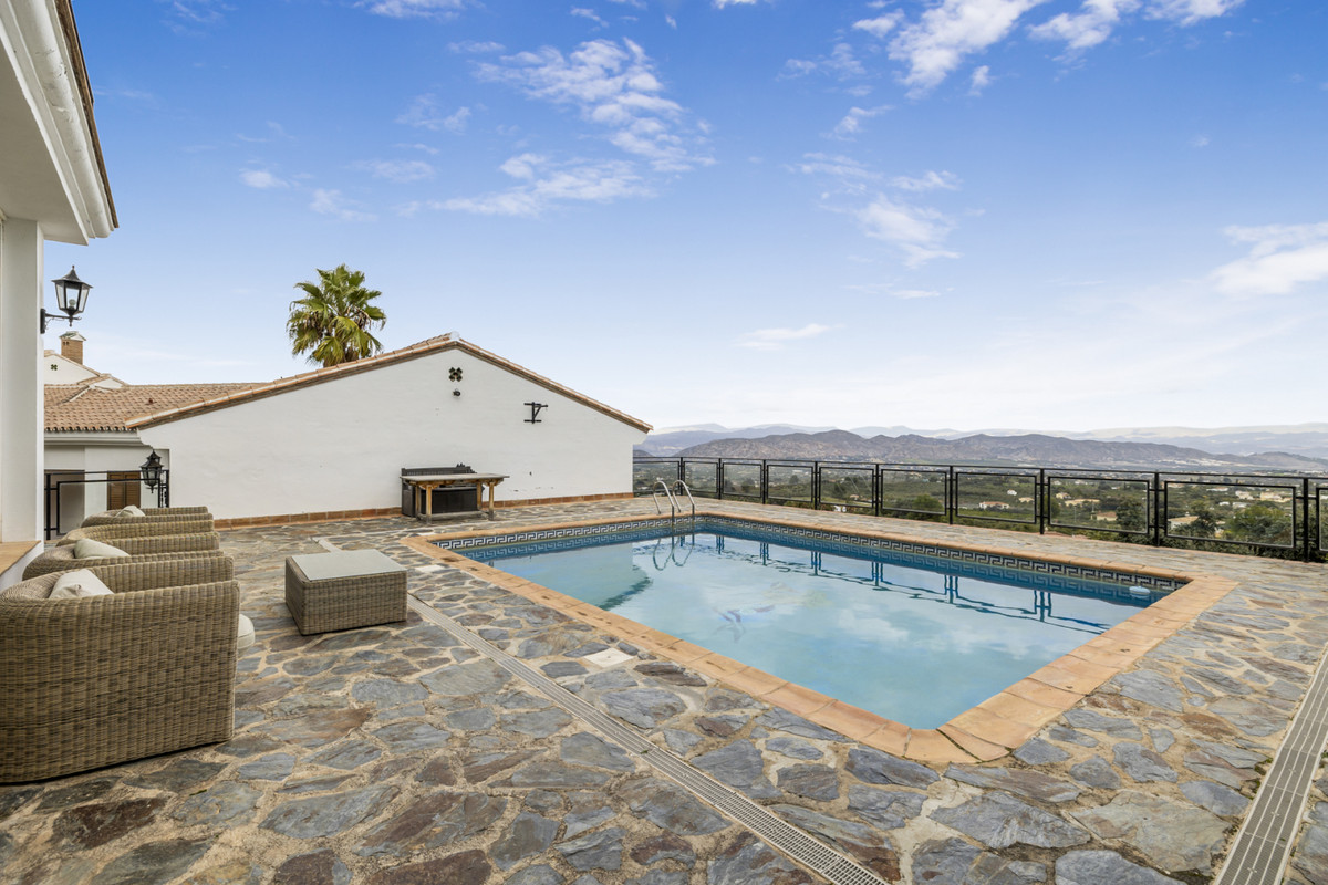 Casa de 13 Dormitorios y 13 Baños en venta en Alhaurin el Grande