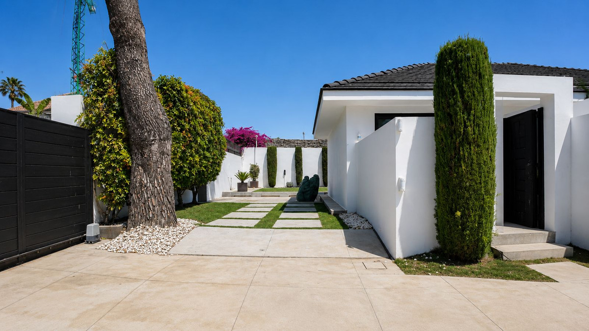 Casa de 6 Dormitorios en alquiler vacacional en Guadalmina Baja, San Pedro de Alcántara