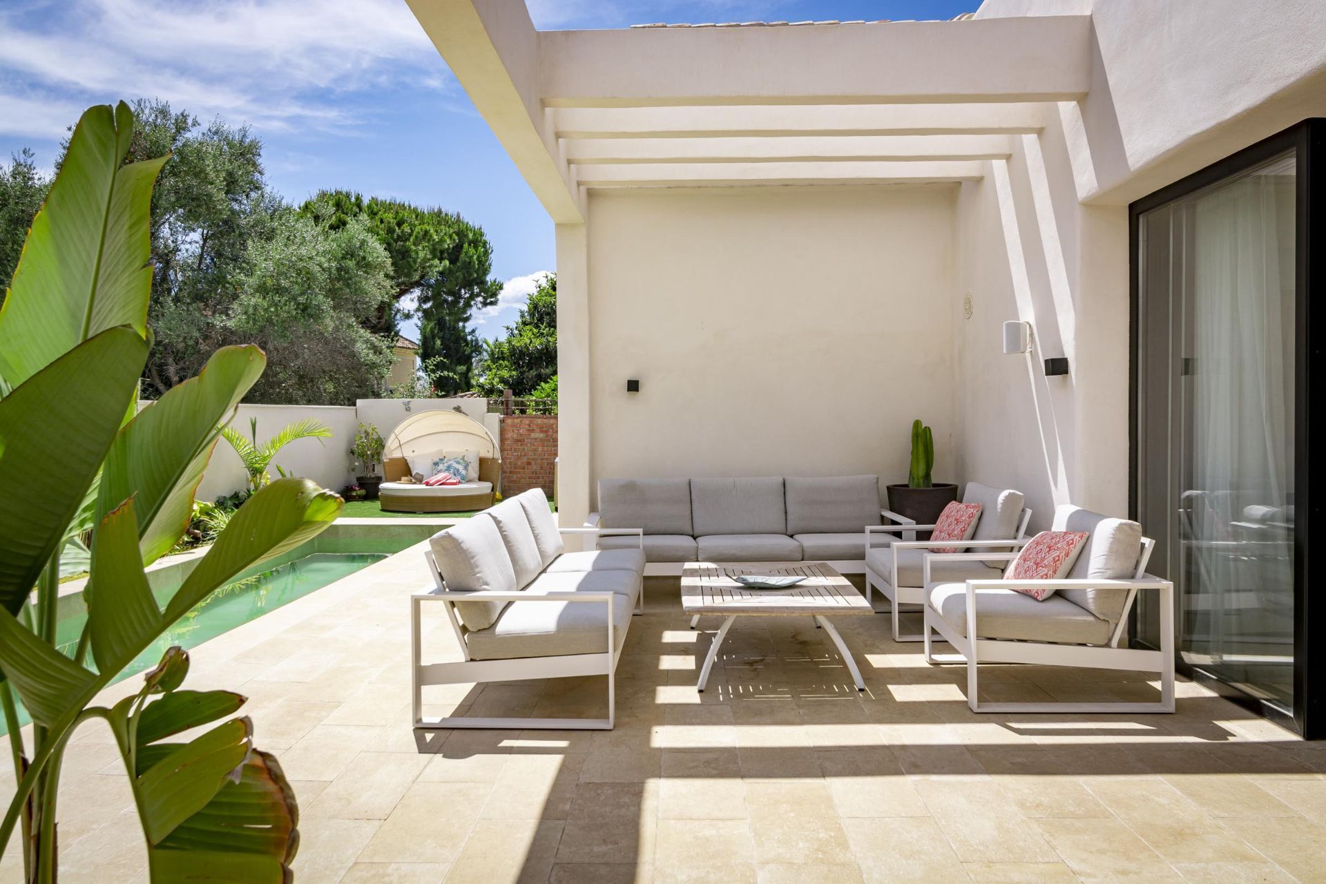Casa de 4 Dormitorios y 5 Baños en venta en Milla de Oro, Marbella