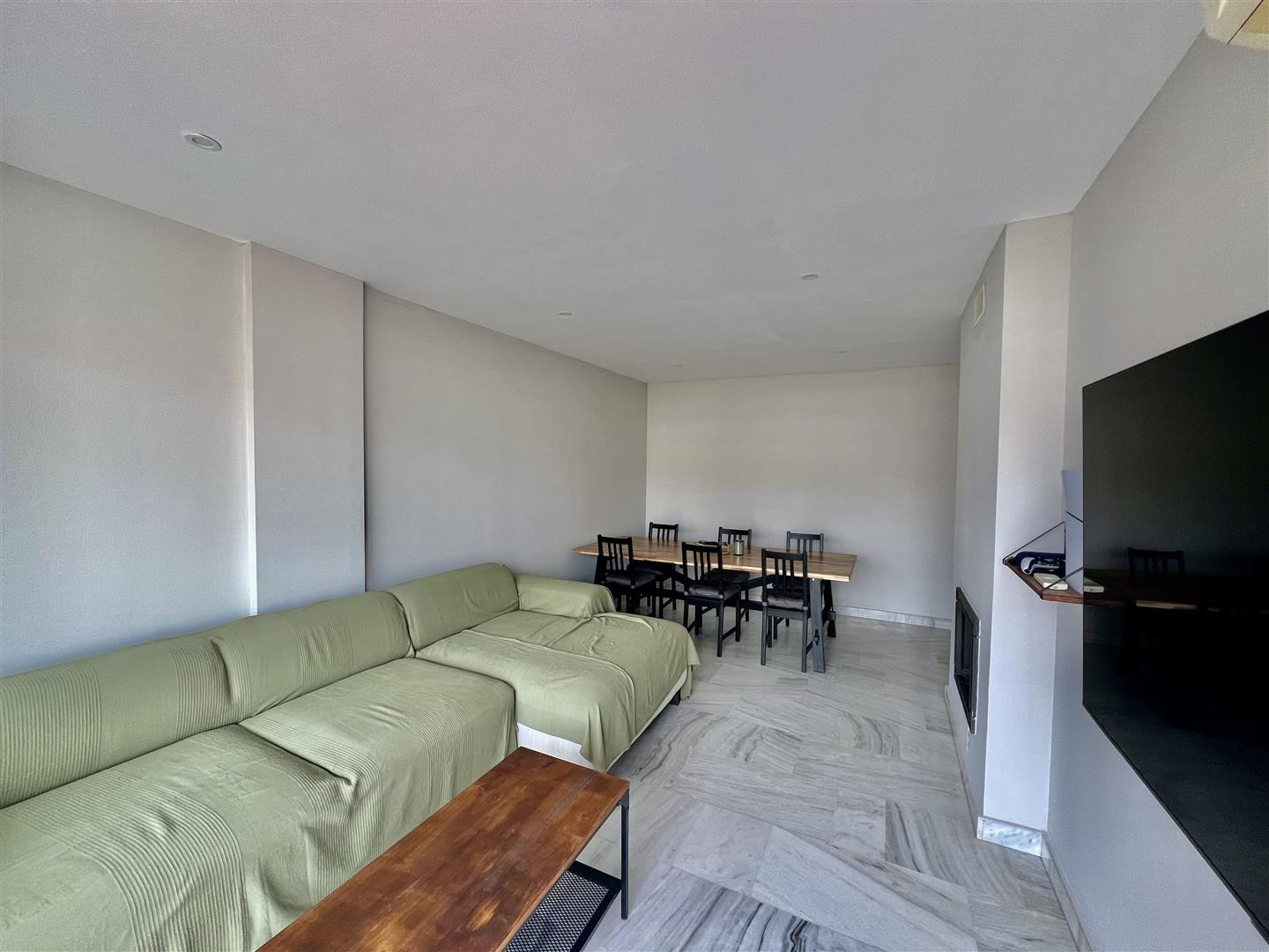 Piso de 1 Dormitorio en venta en La Alqueria, Estepona