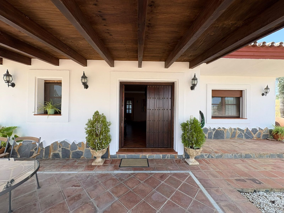 Casa de 5 Dormitorios y 5 Baños en alquiler en La Cala de Mijas