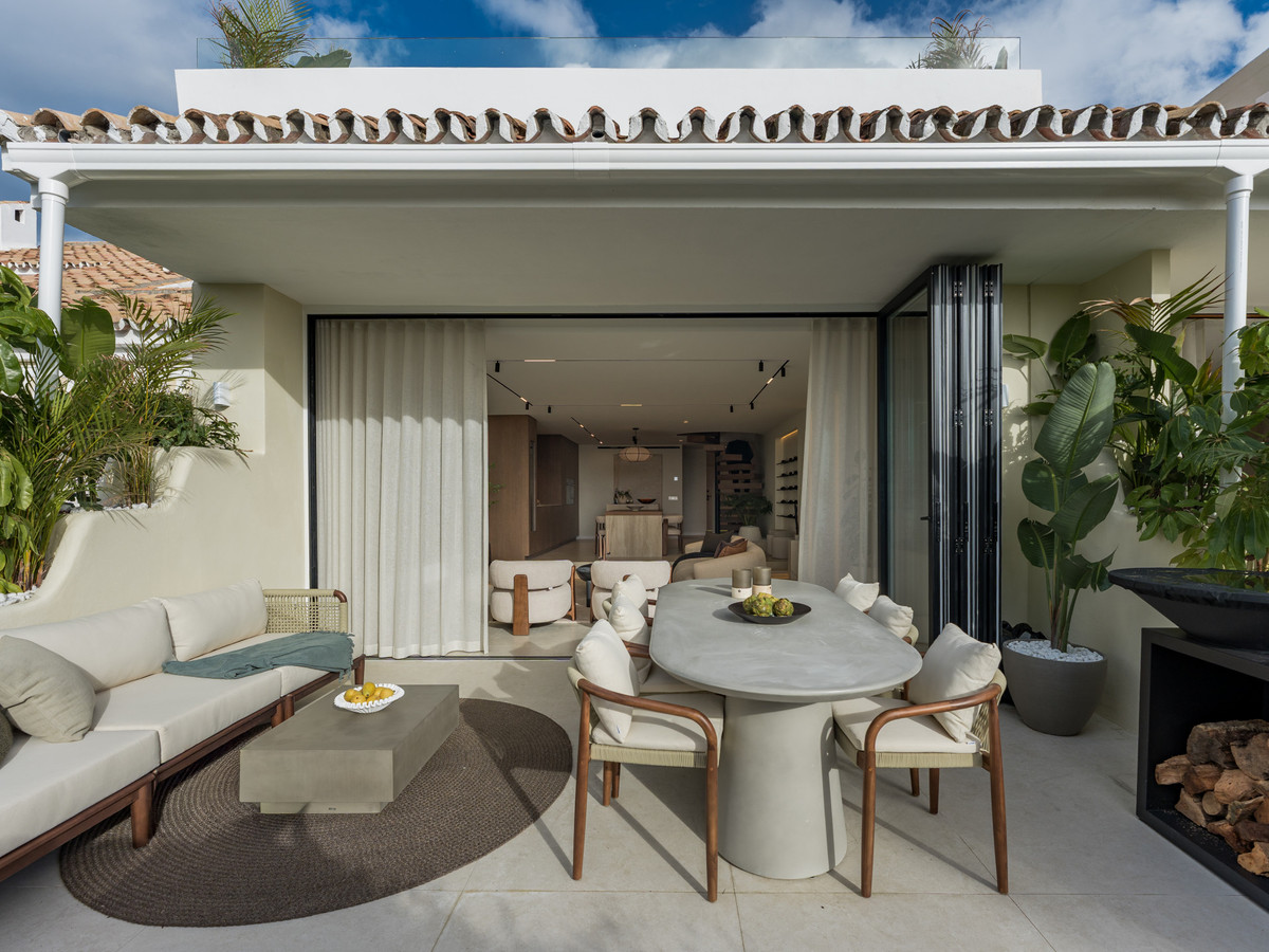 Casa Adosada de 3 Dormitorios y 3 Baños en venta en Nueva Andalucía, Marbella